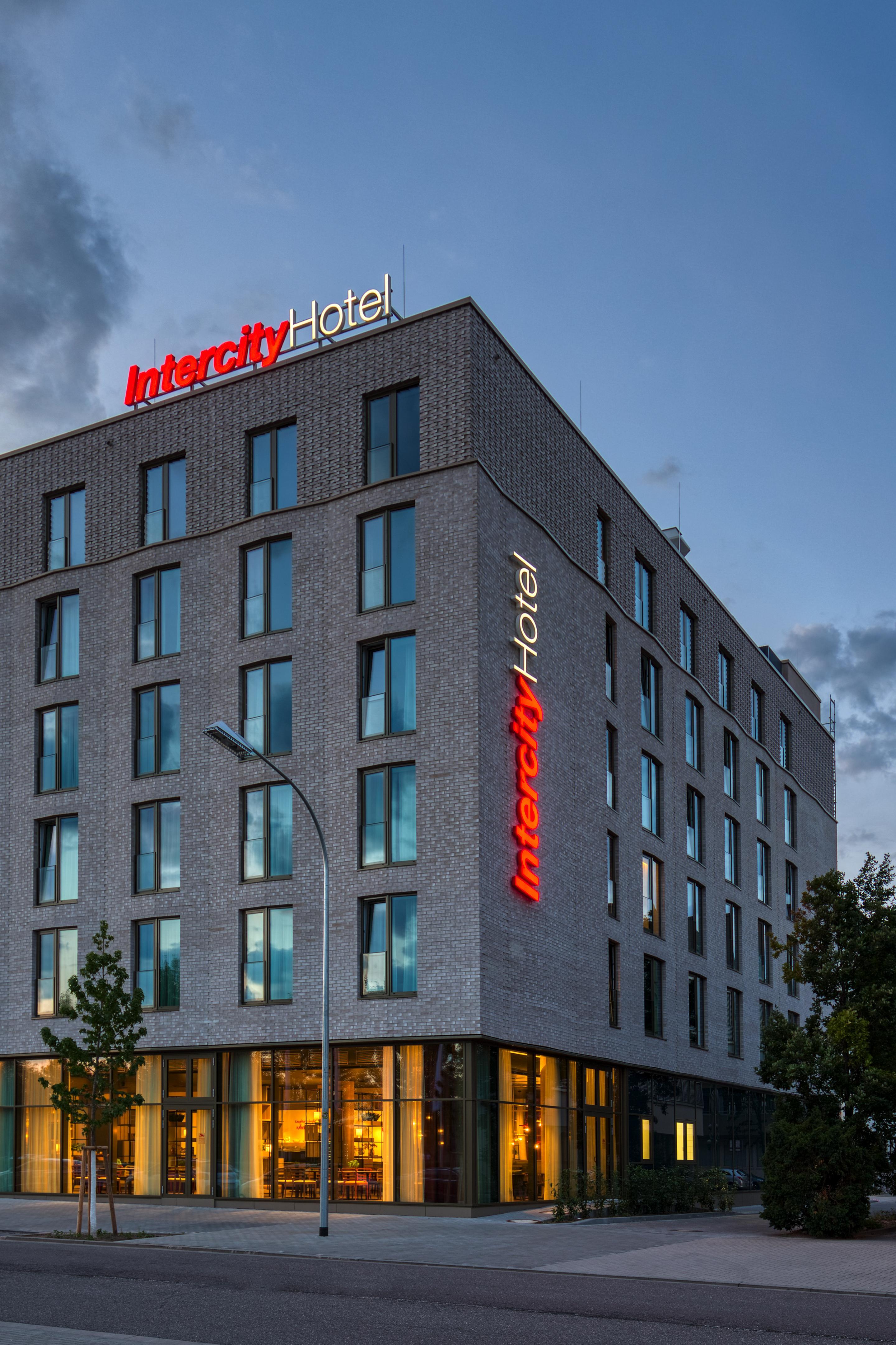 Intercityhotel Saarbrücken Exteriör bild