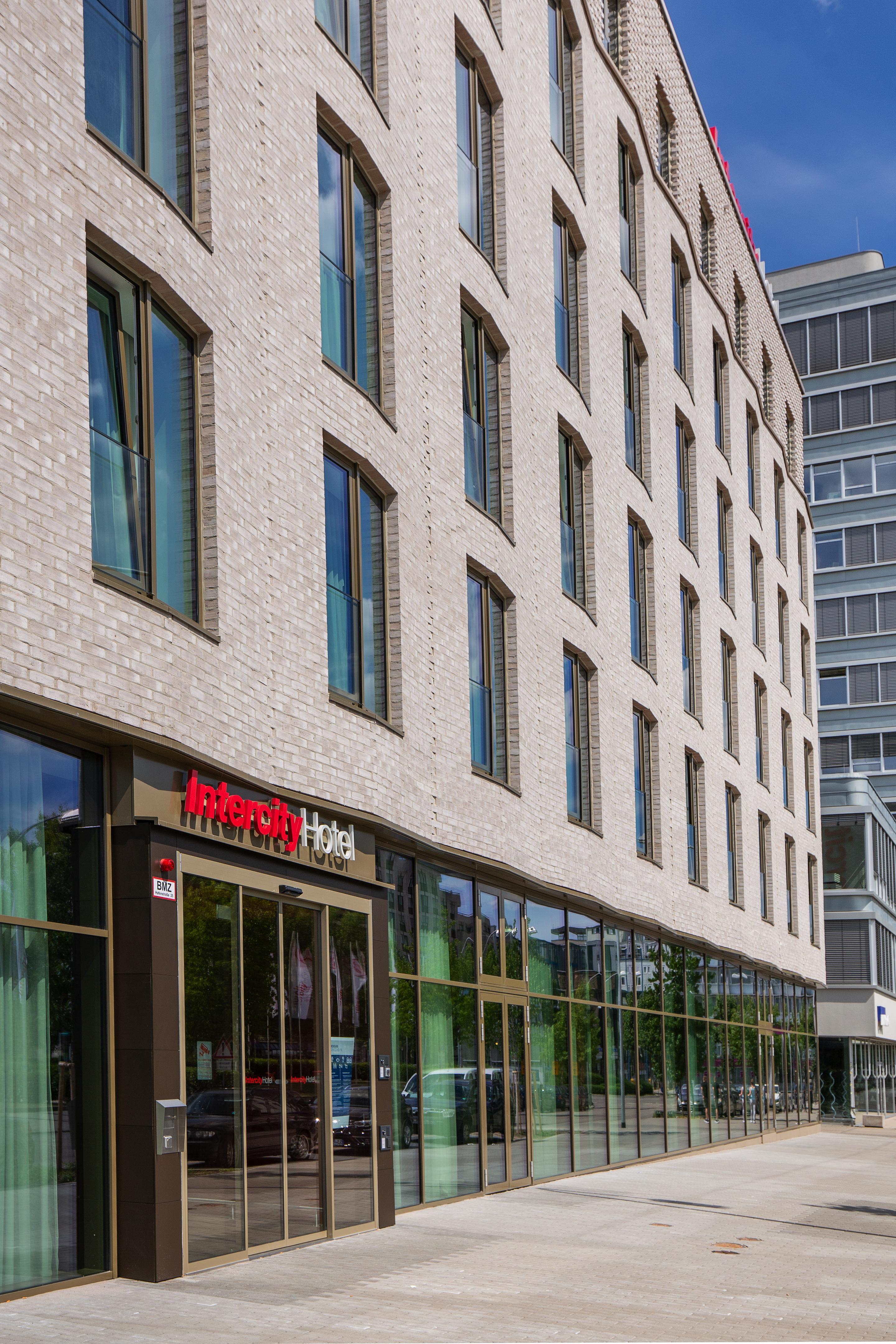 Intercityhotel Saarbrücken Exteriör bild